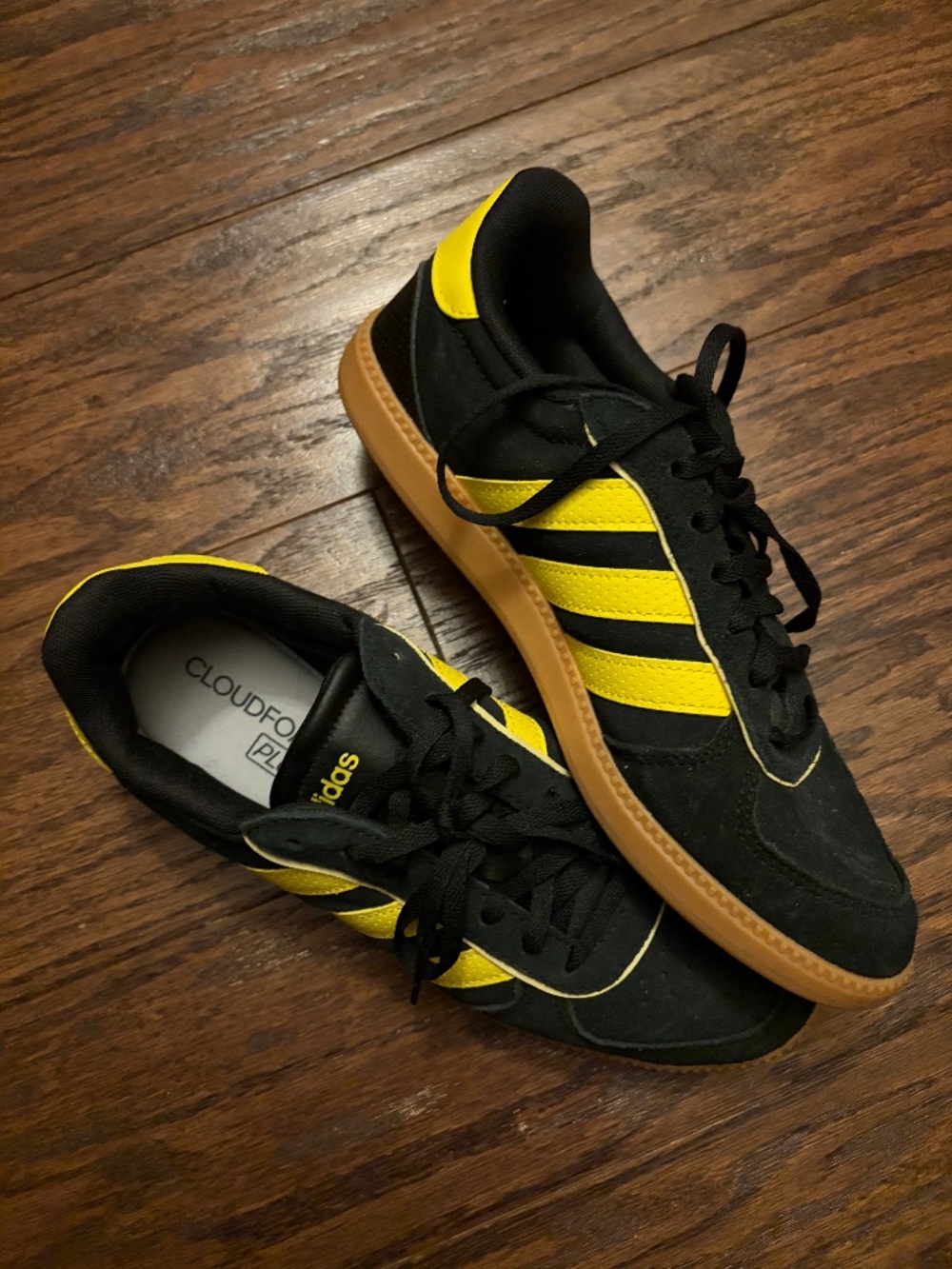 Adidas “Breakneck” sneaker women’s size 8